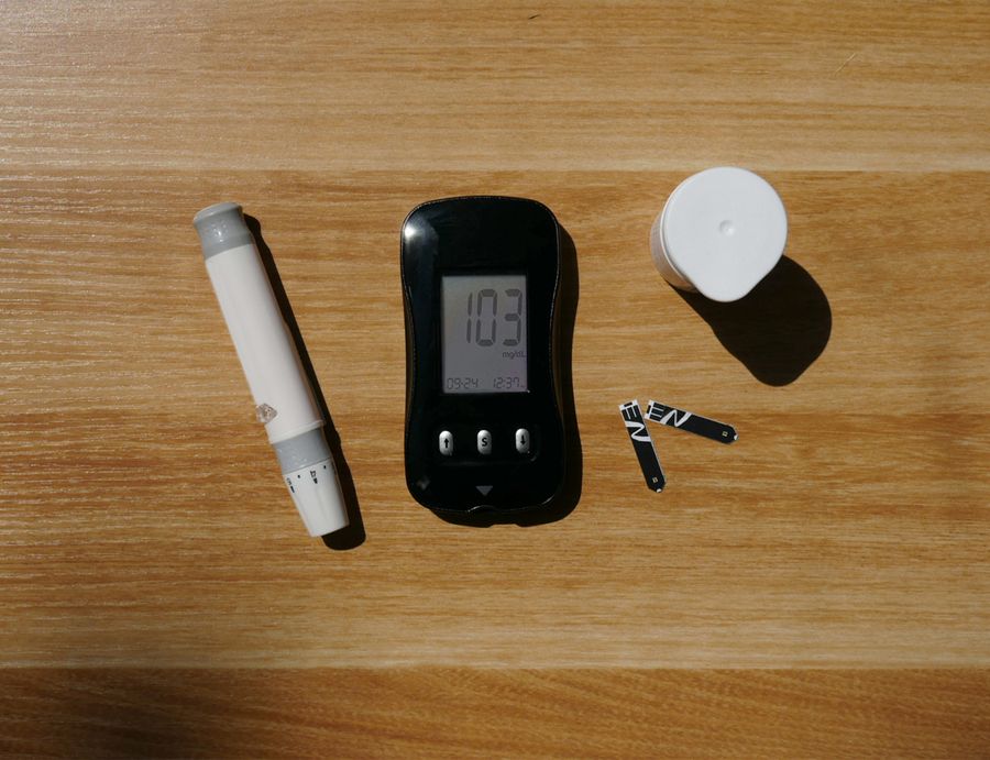 Glucometer diabetes monitoring kit — Chintamani Distributors